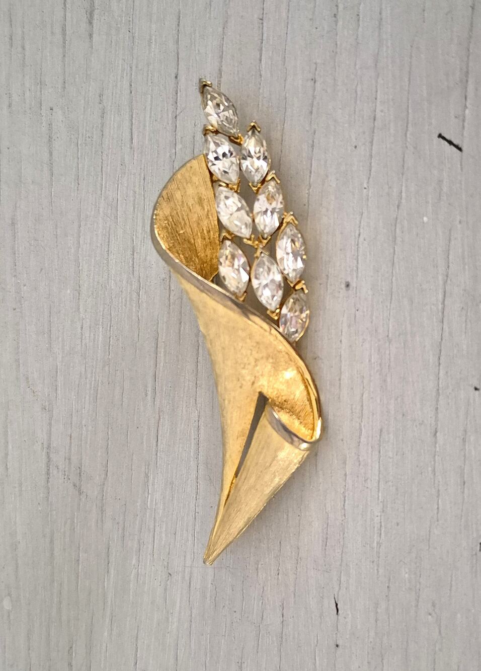 Vintage BSK Designer Wheat Flower Gold-tone Rhinestone Brooch